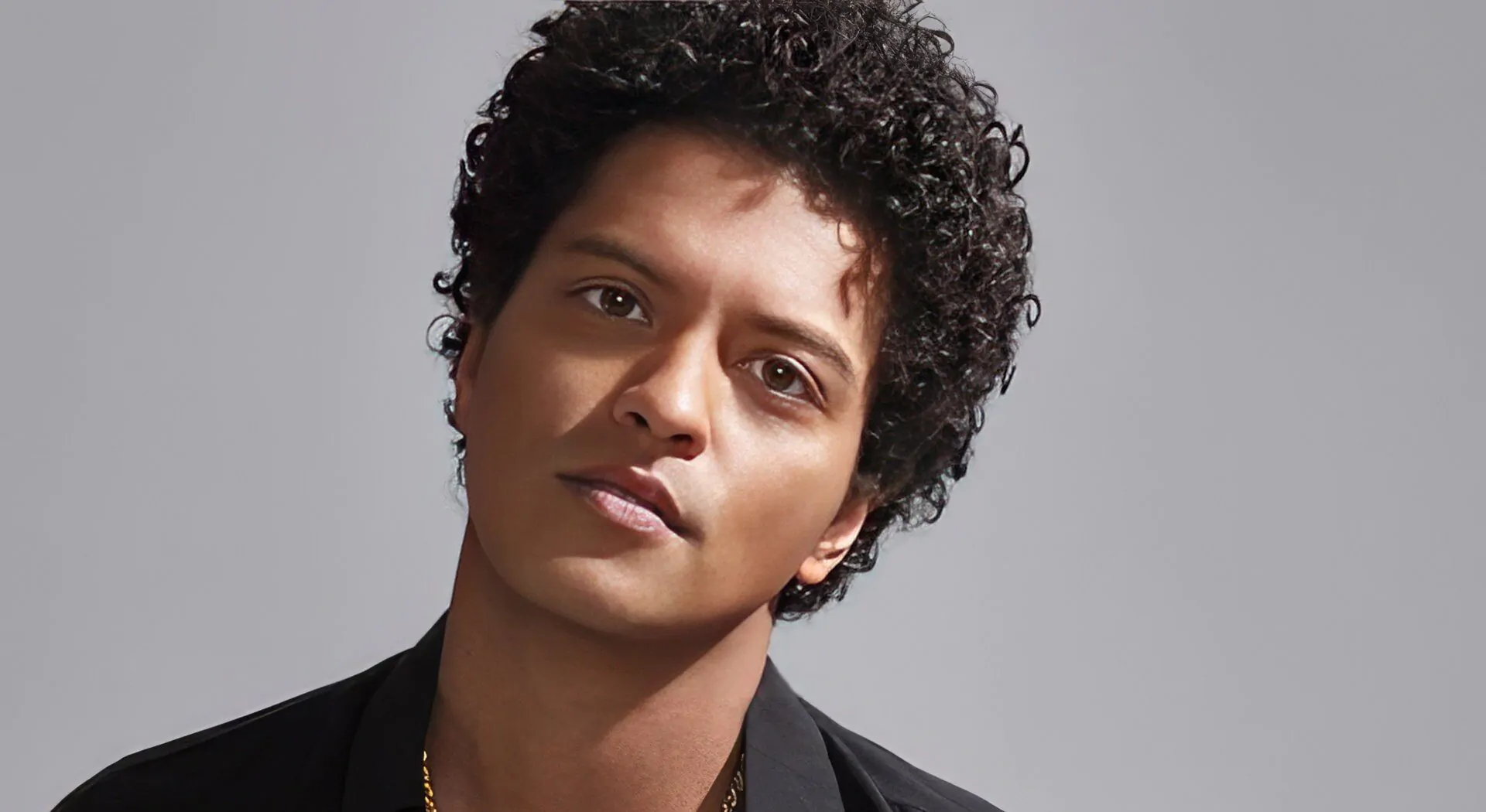 Portrait photo of singer Bruno Mars