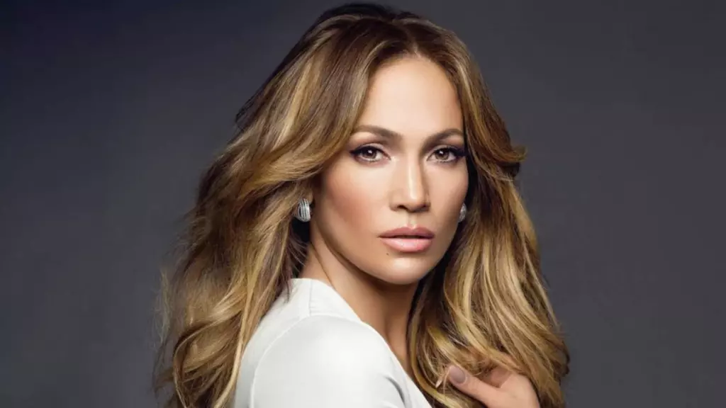 Jennifer Lopez with a beautiful hairstyle and bright earrings Jennifer Lopez with her hair down